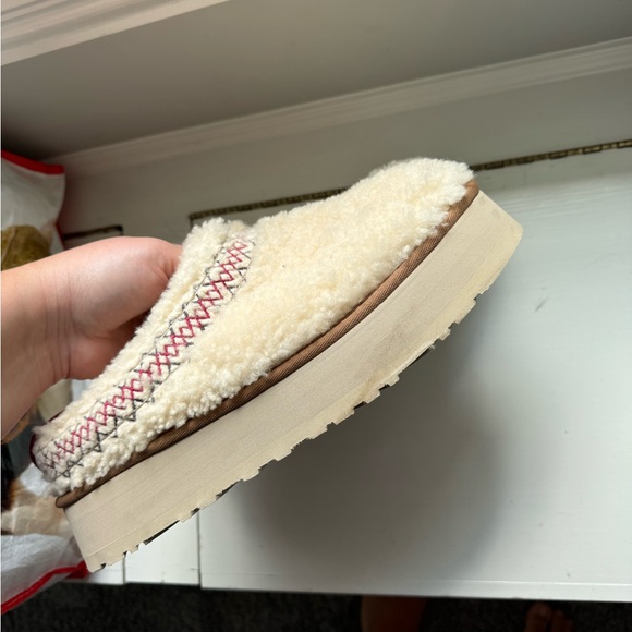 UGG Women's Sherpa Slippers - Picture 3 of 6